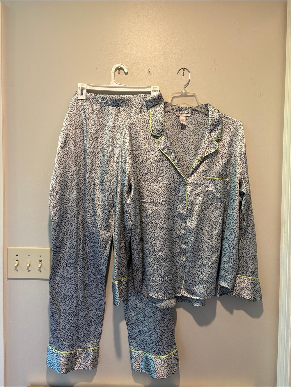 Victoria’s Secret pajama set animal print size XL